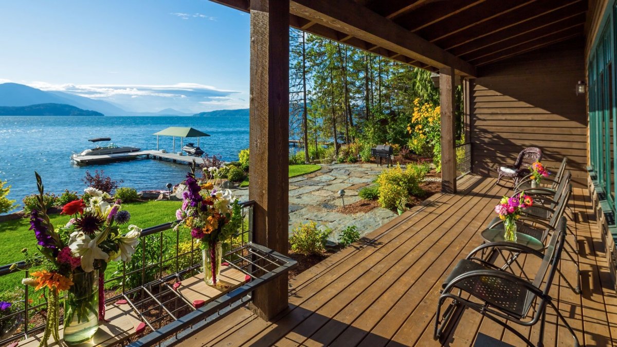 Дом с террасой с видом на море