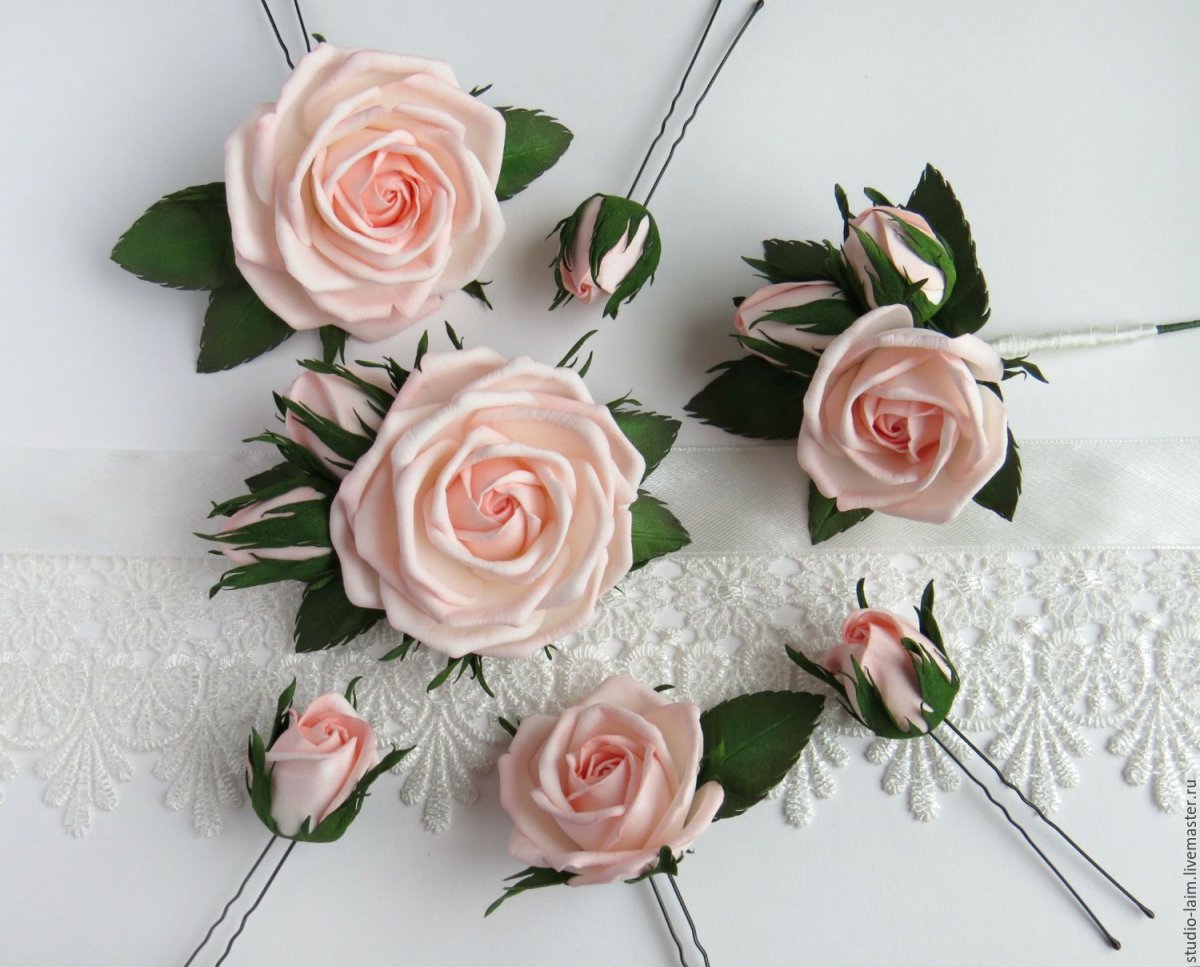 Украшение бумажными цветами