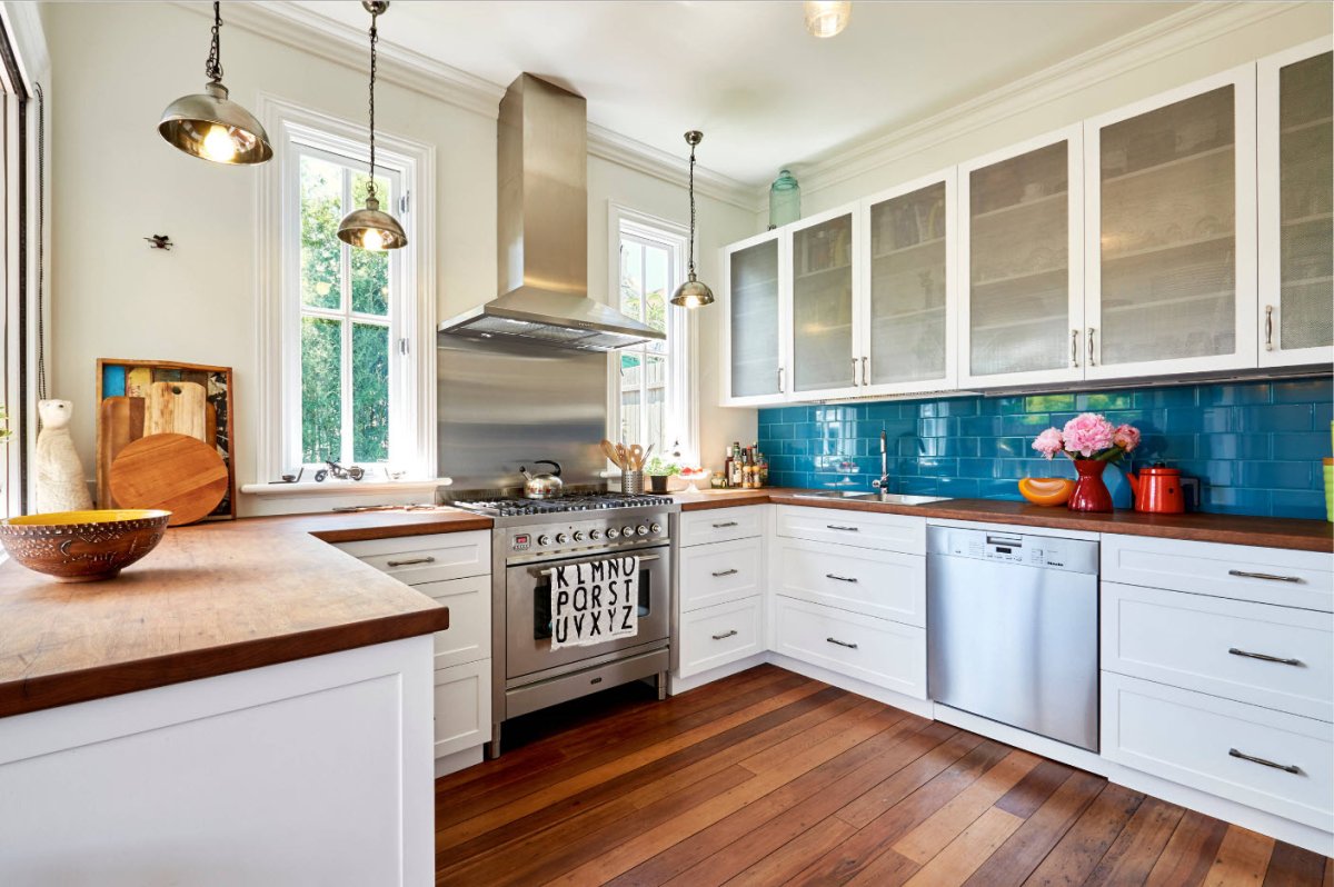 Яркая плитка для кухонного фартука