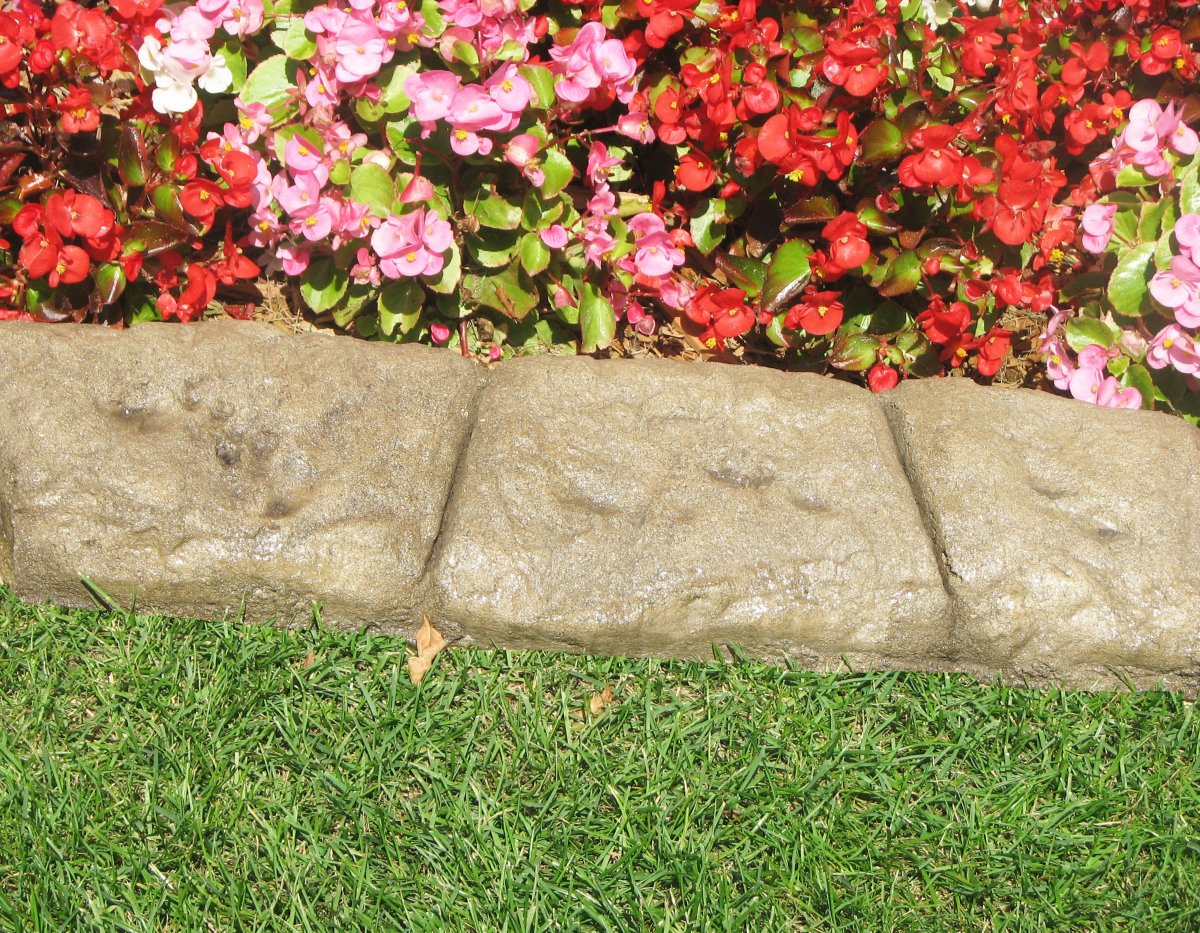 Бетонный бордюр для цветника