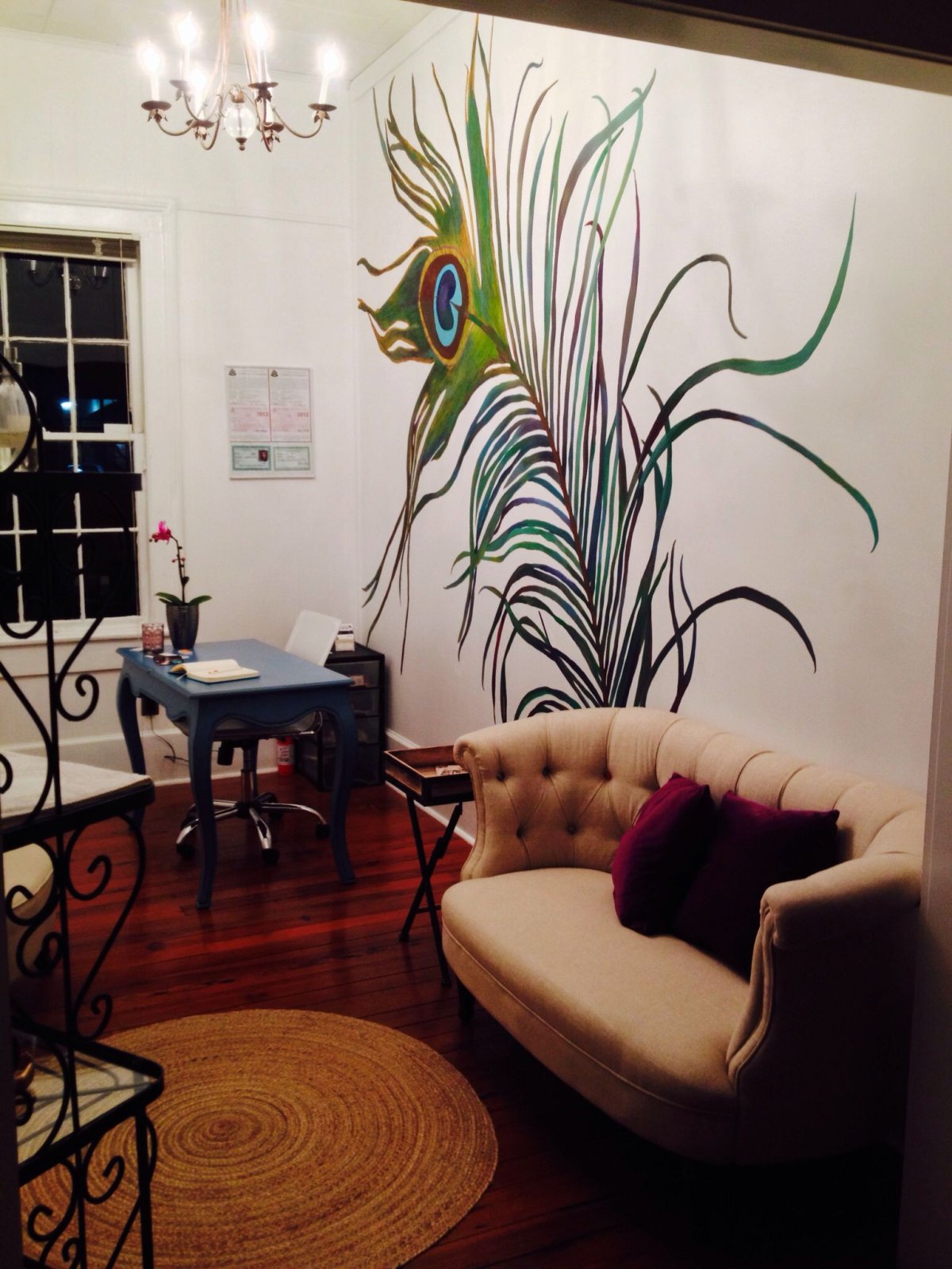 Краски для росписи стен в интерьере