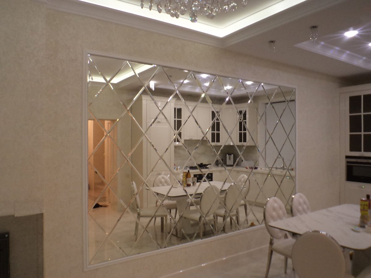 Зеркальное панно с рисунком на стену