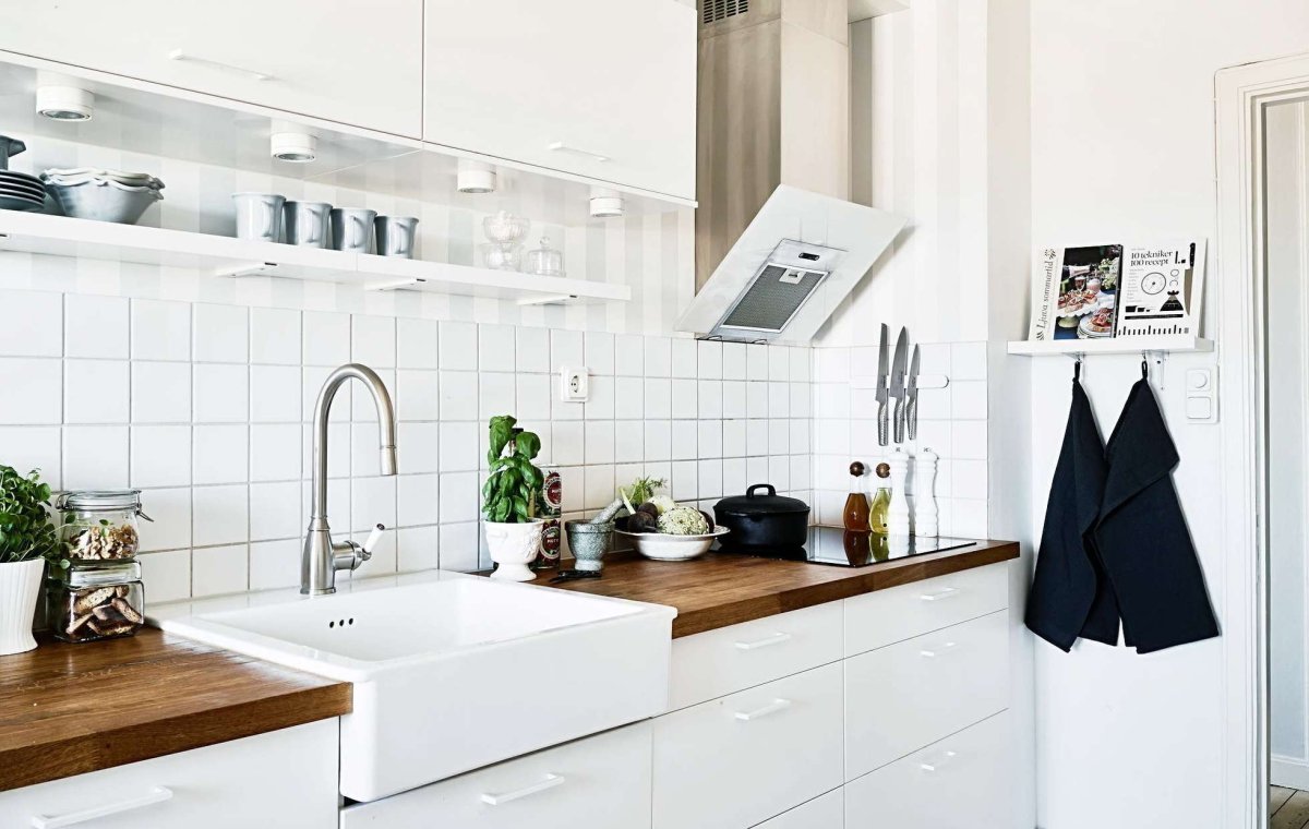 Черно белая плитка на кухне