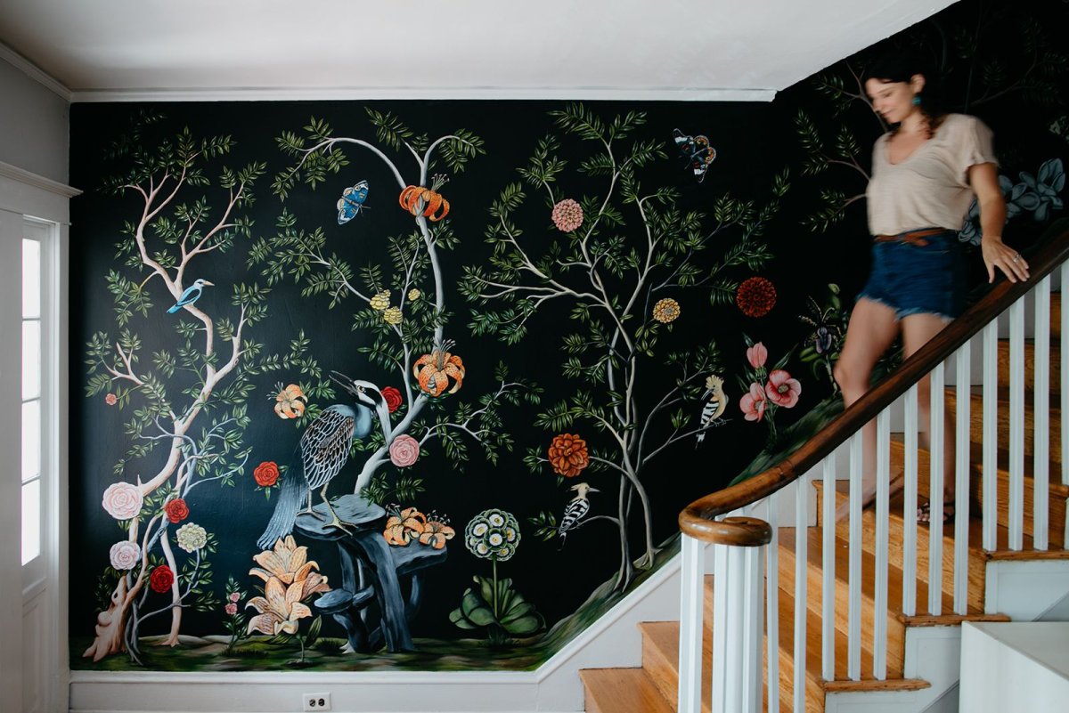 Отделка коридора с лестницей