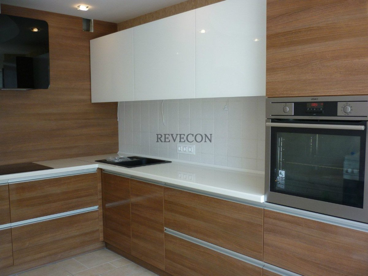 Кухня с фасадами из ЛДСП