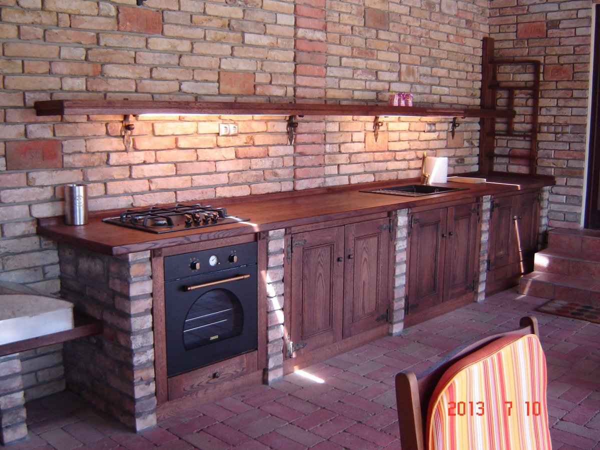 Кухня с обрамлением