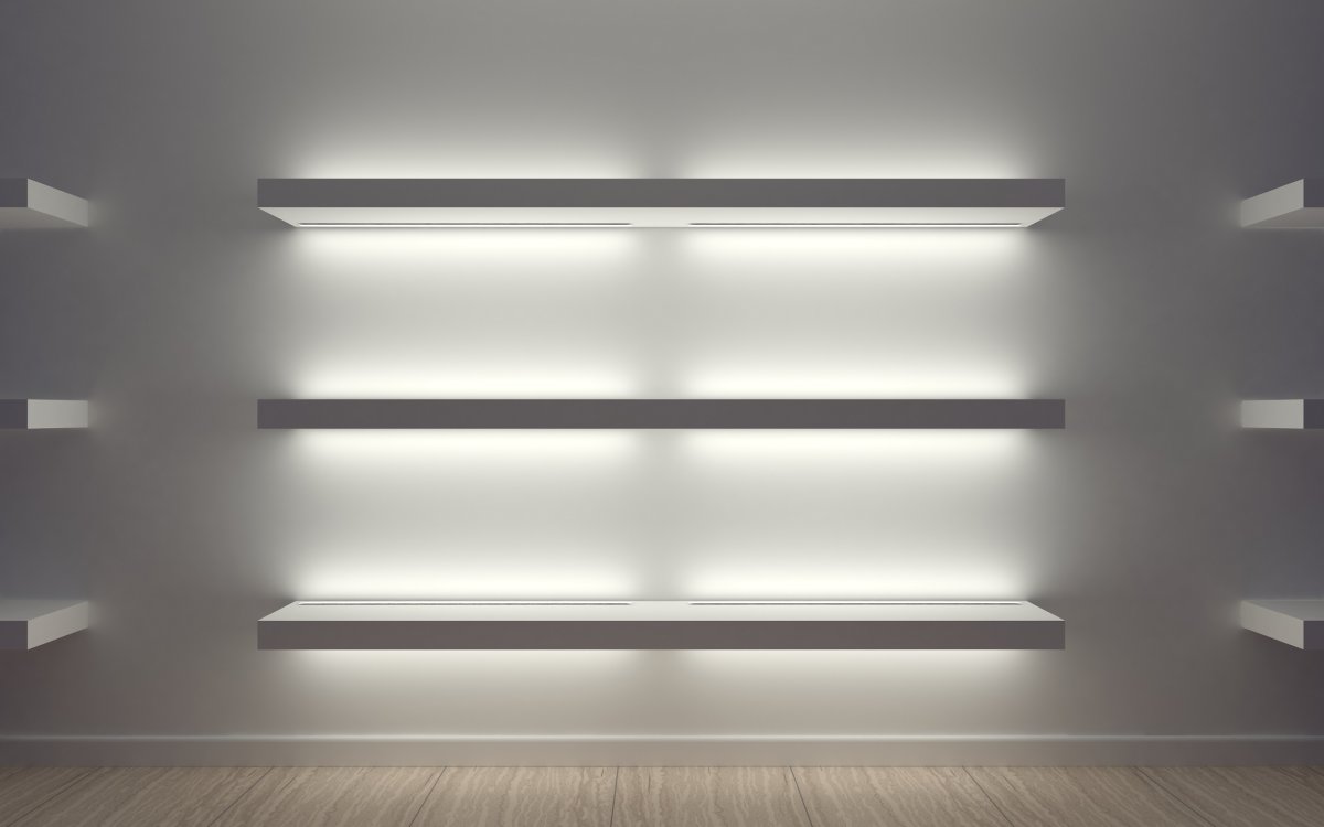 Пустая полка с подсветкой