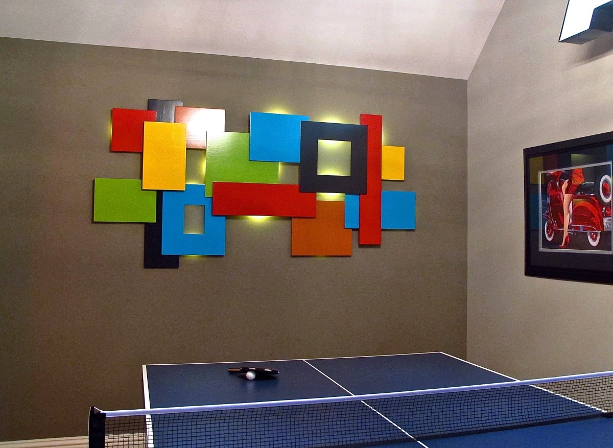 Квадраты на стене краской