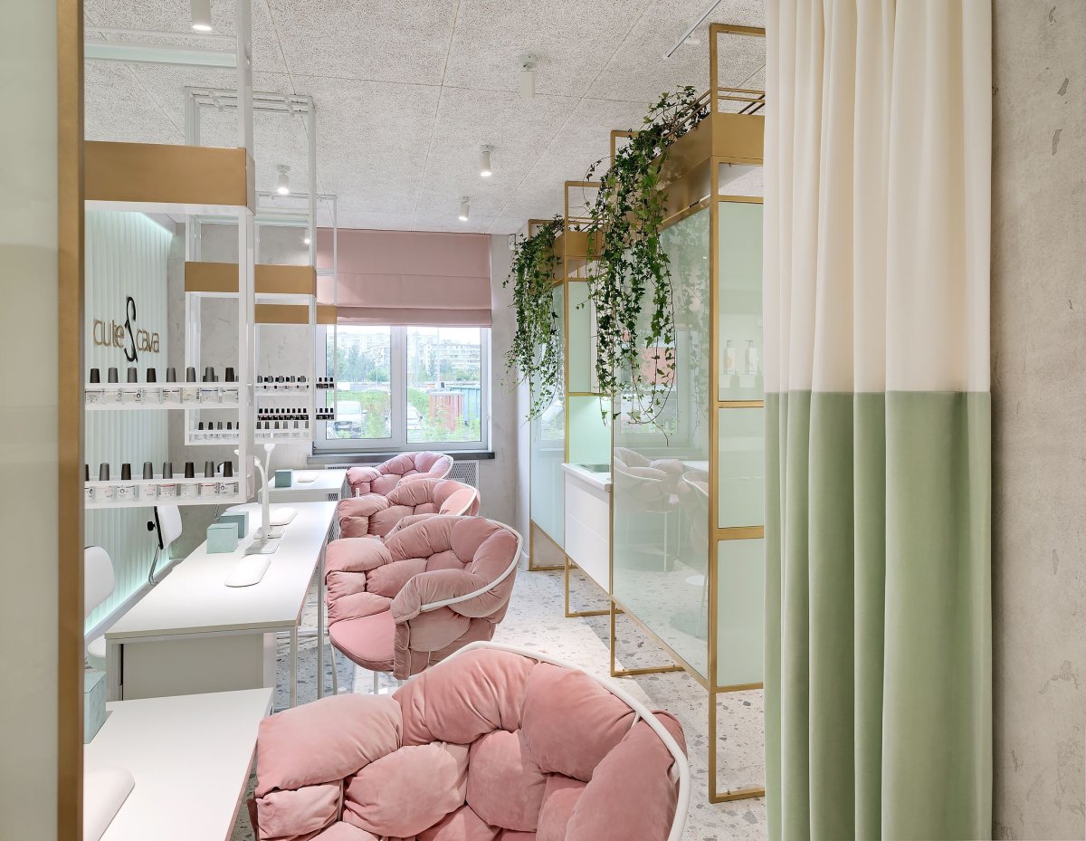 Интерьер салона в розовых тонах