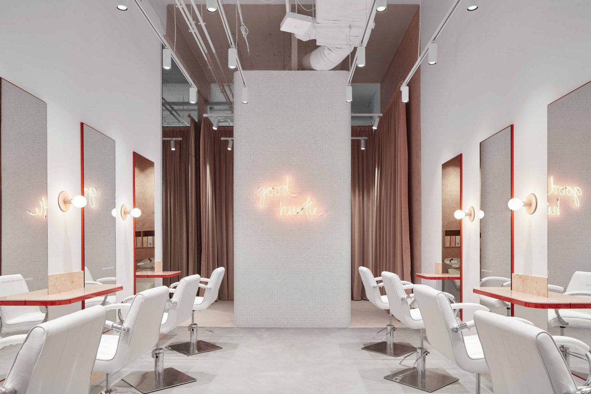 Современный интерьер салона красоты