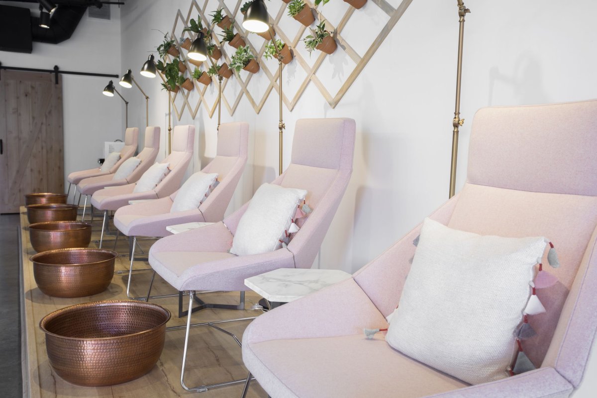 Интерьер самых необычных маникюрных салонов