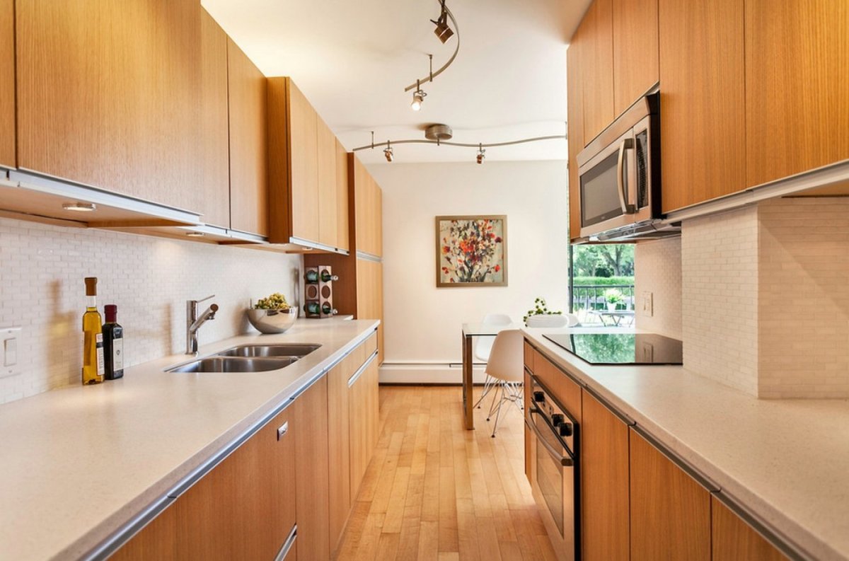 Прямоугольная кухня гостиная