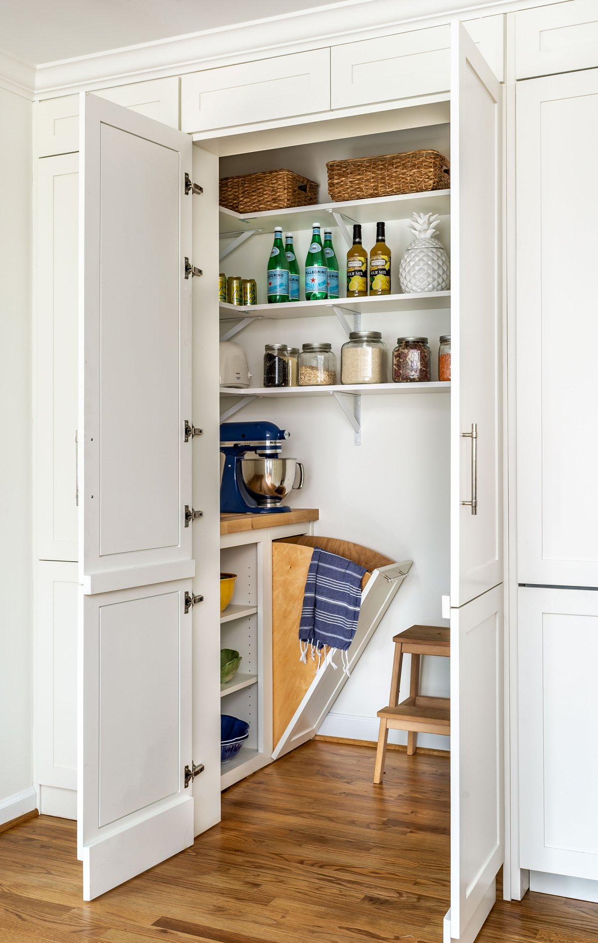 Кухня гостиная с кладовой