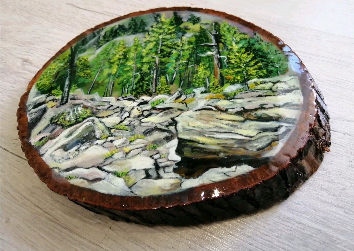 Роспись на спилах дерева акриловыми красками