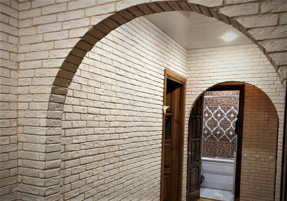 Кирпич ручной формовки в интерьере