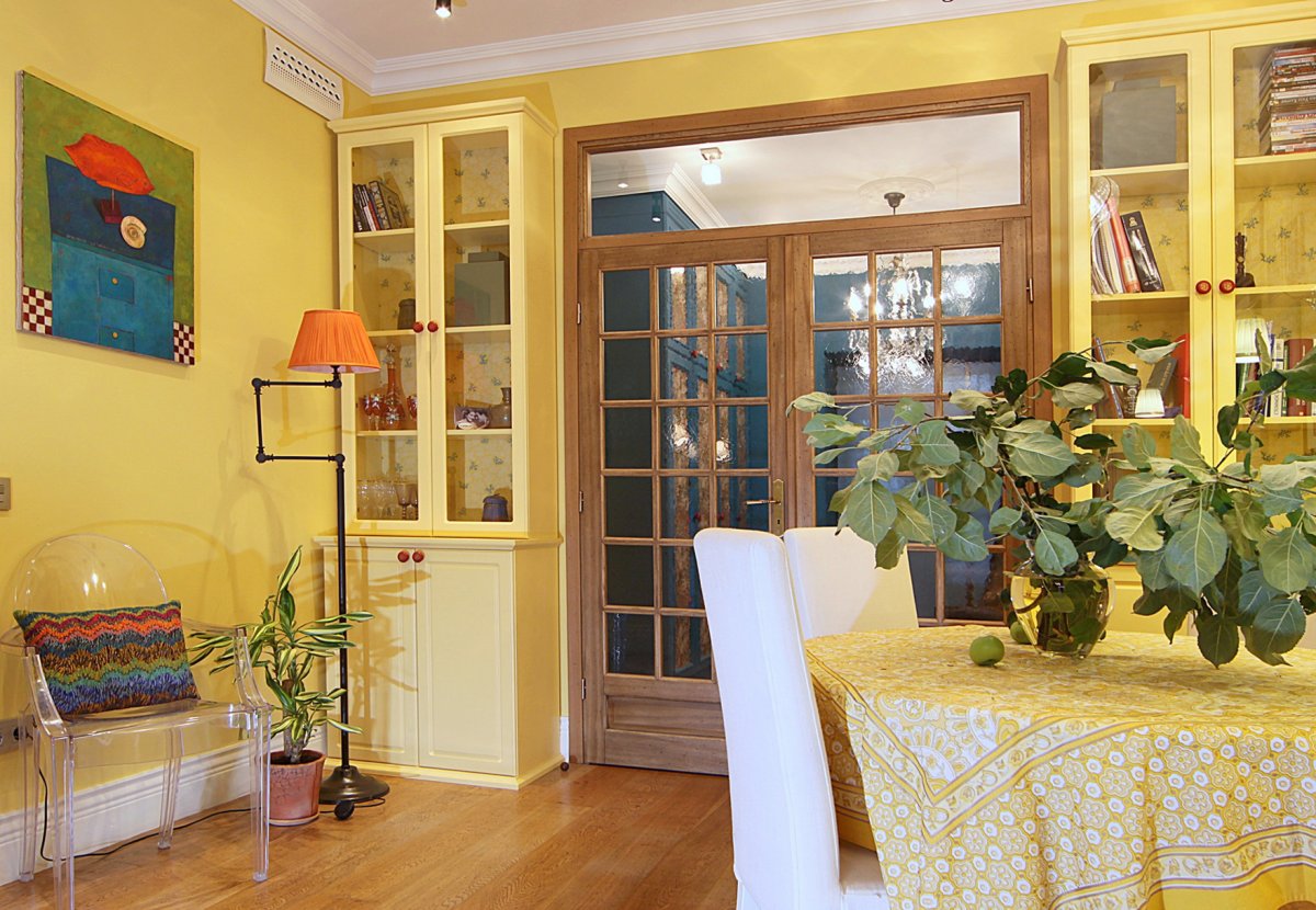 Желтый цвет в интерьере