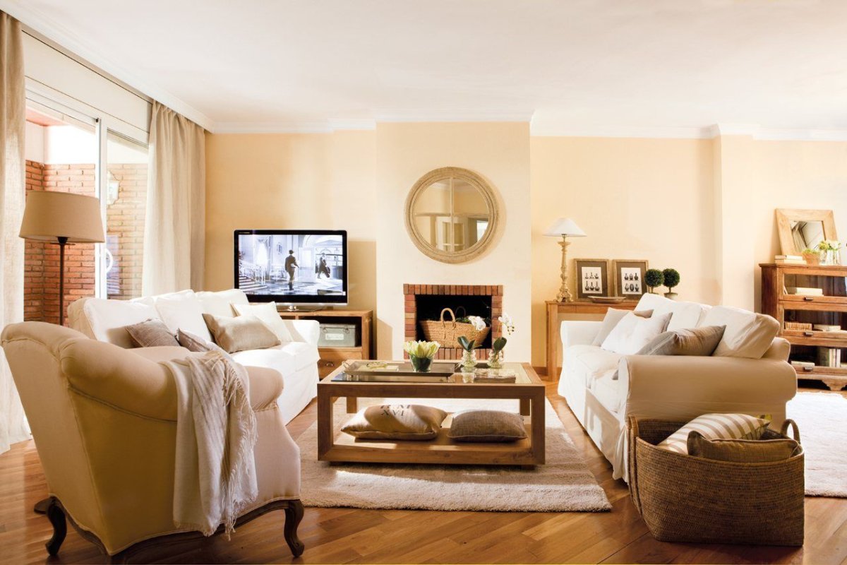 Горчичные шторы в интерьере гостиной