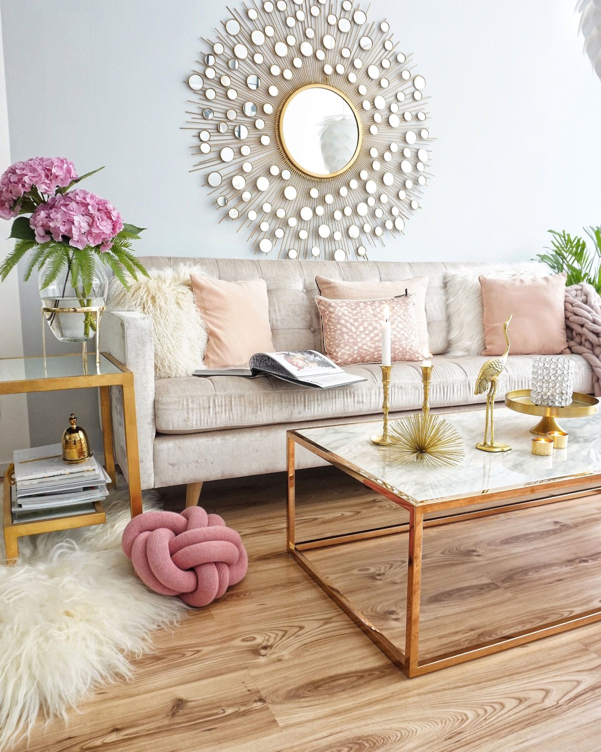 Лососевый цвет в интерьере