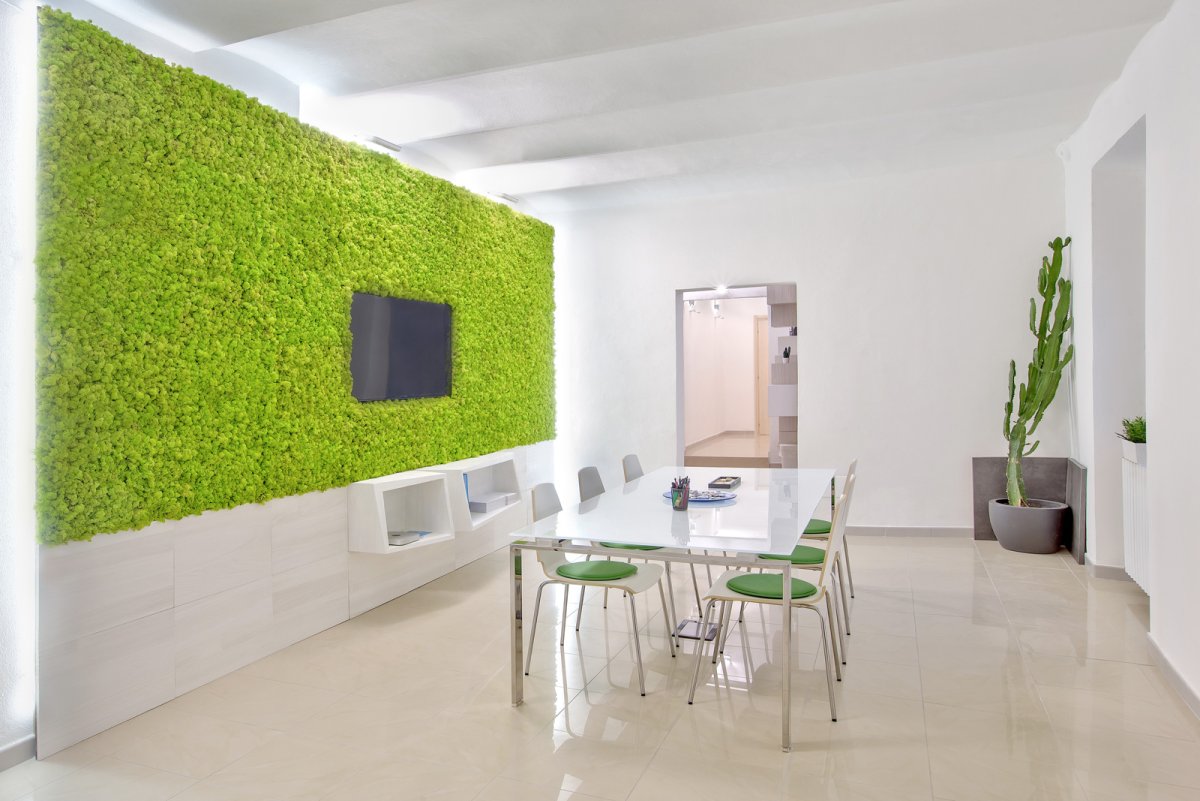 Зеленые стены в спальне