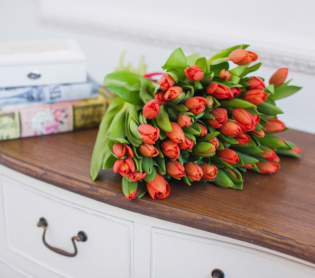 Букет тюльпанов в квартире