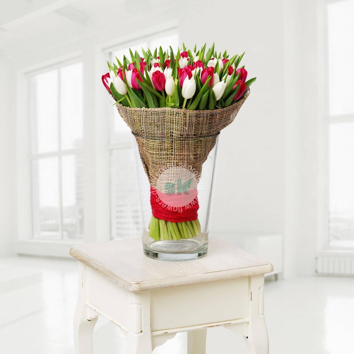 Квартира букет тюльпанов в интерьере