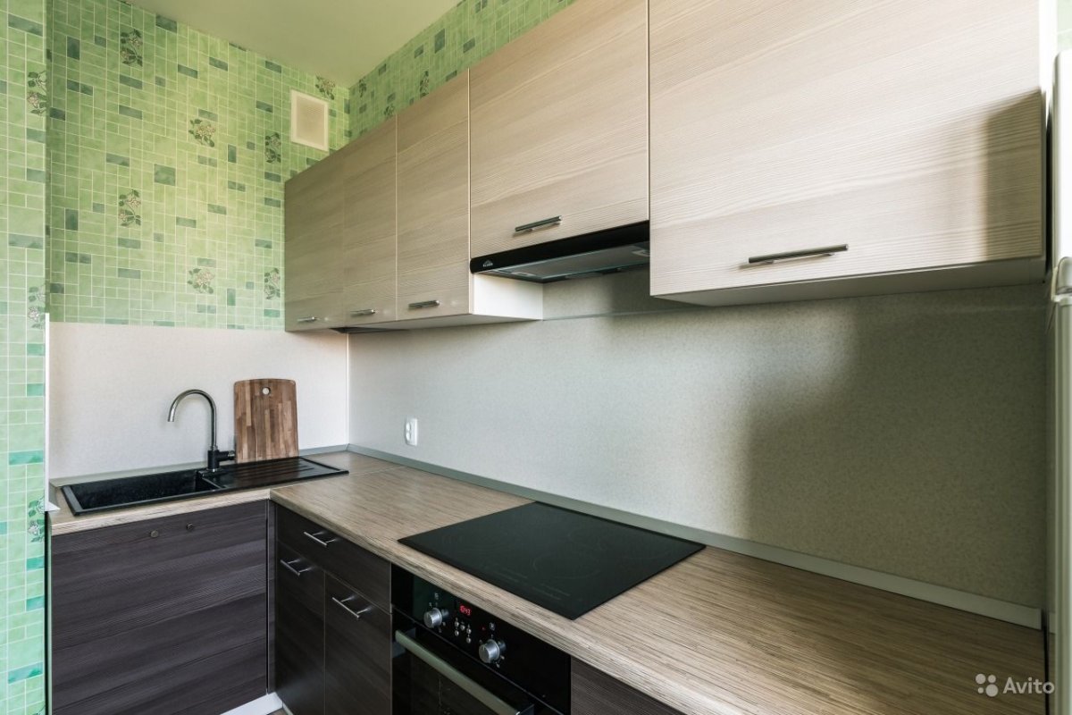 Кухни с темным низом