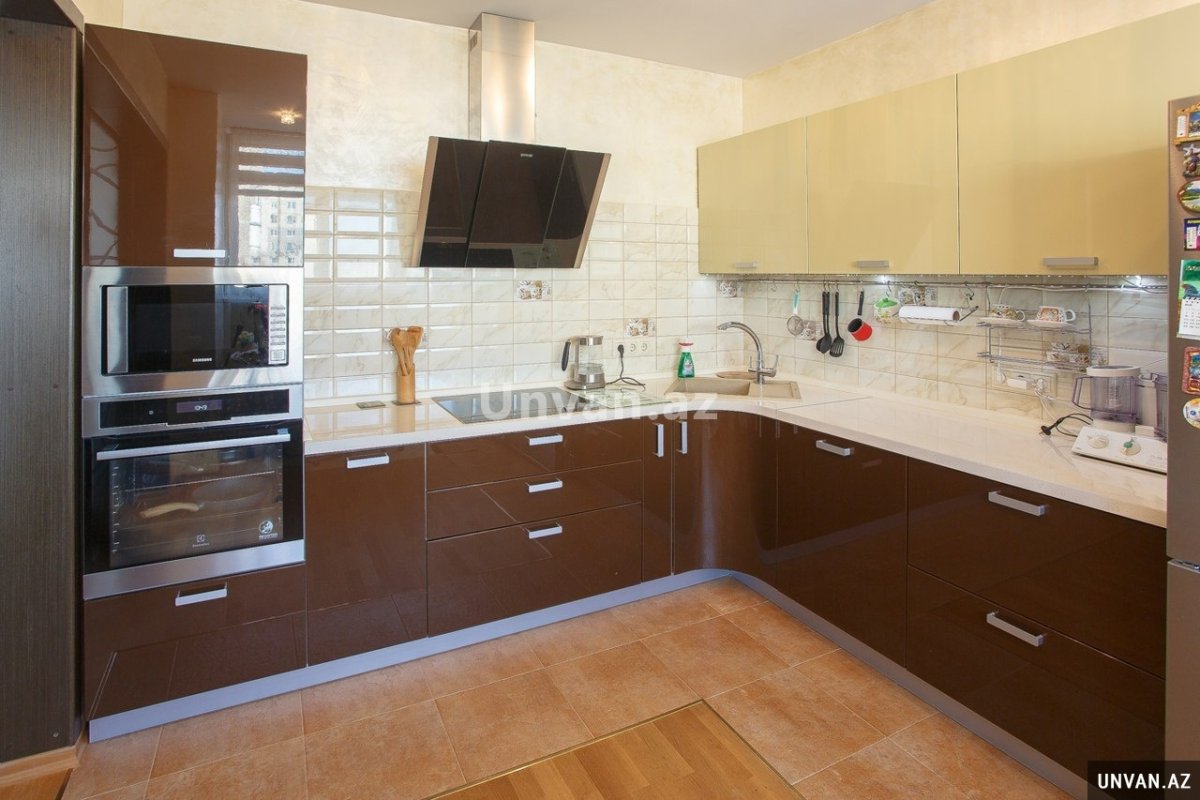 Кухни светлый верх темный низ угловая