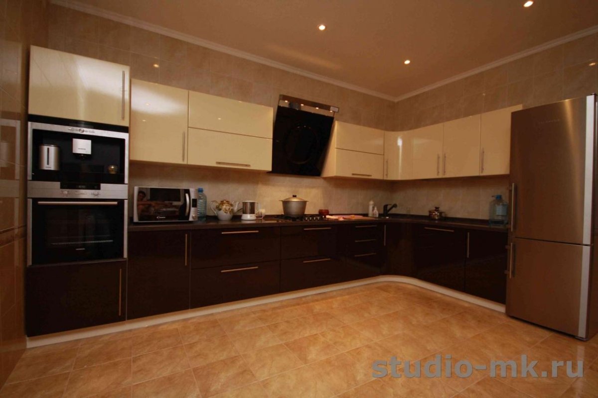 Кухни в бело коричневом цвете