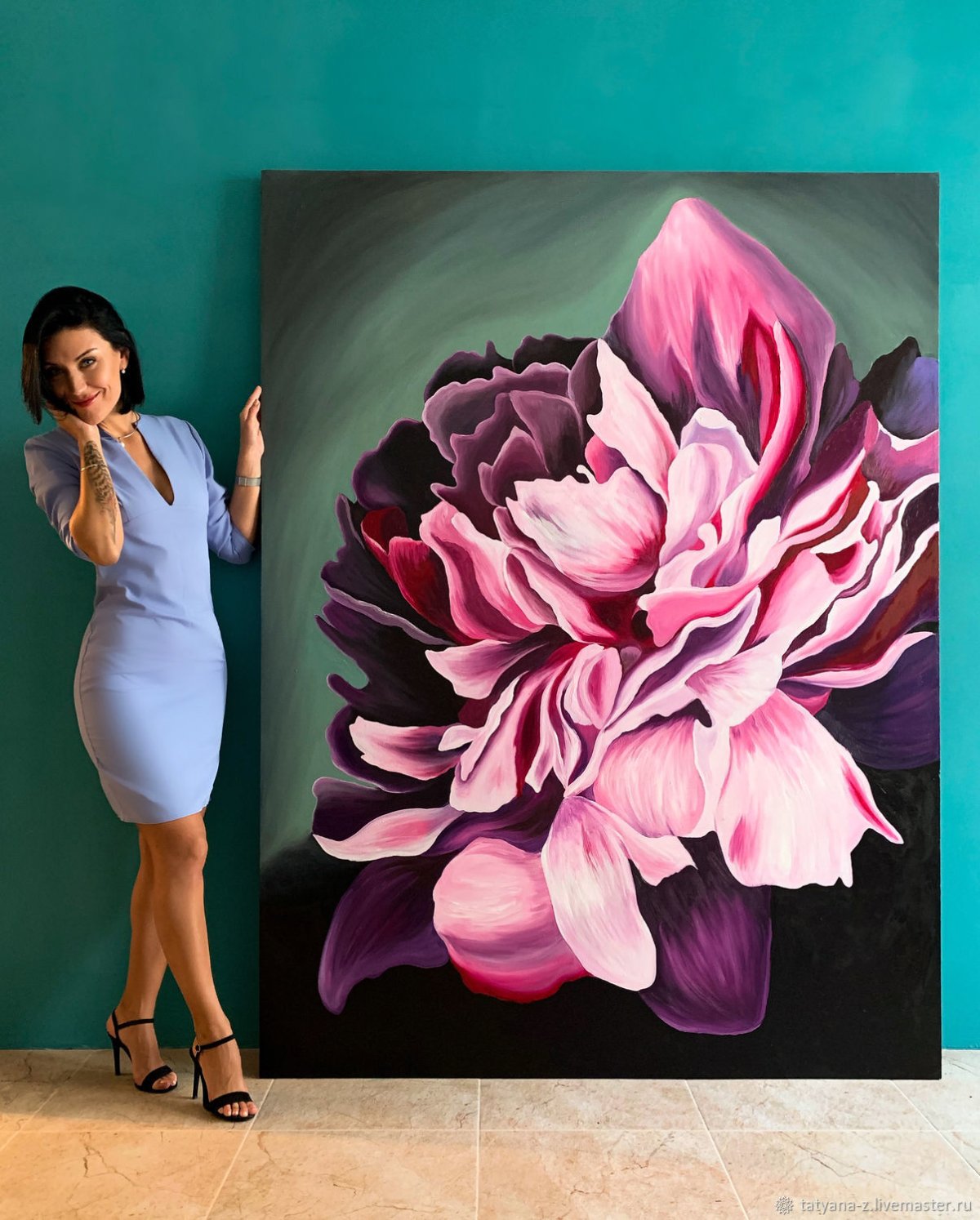 Картина пионы на подносе