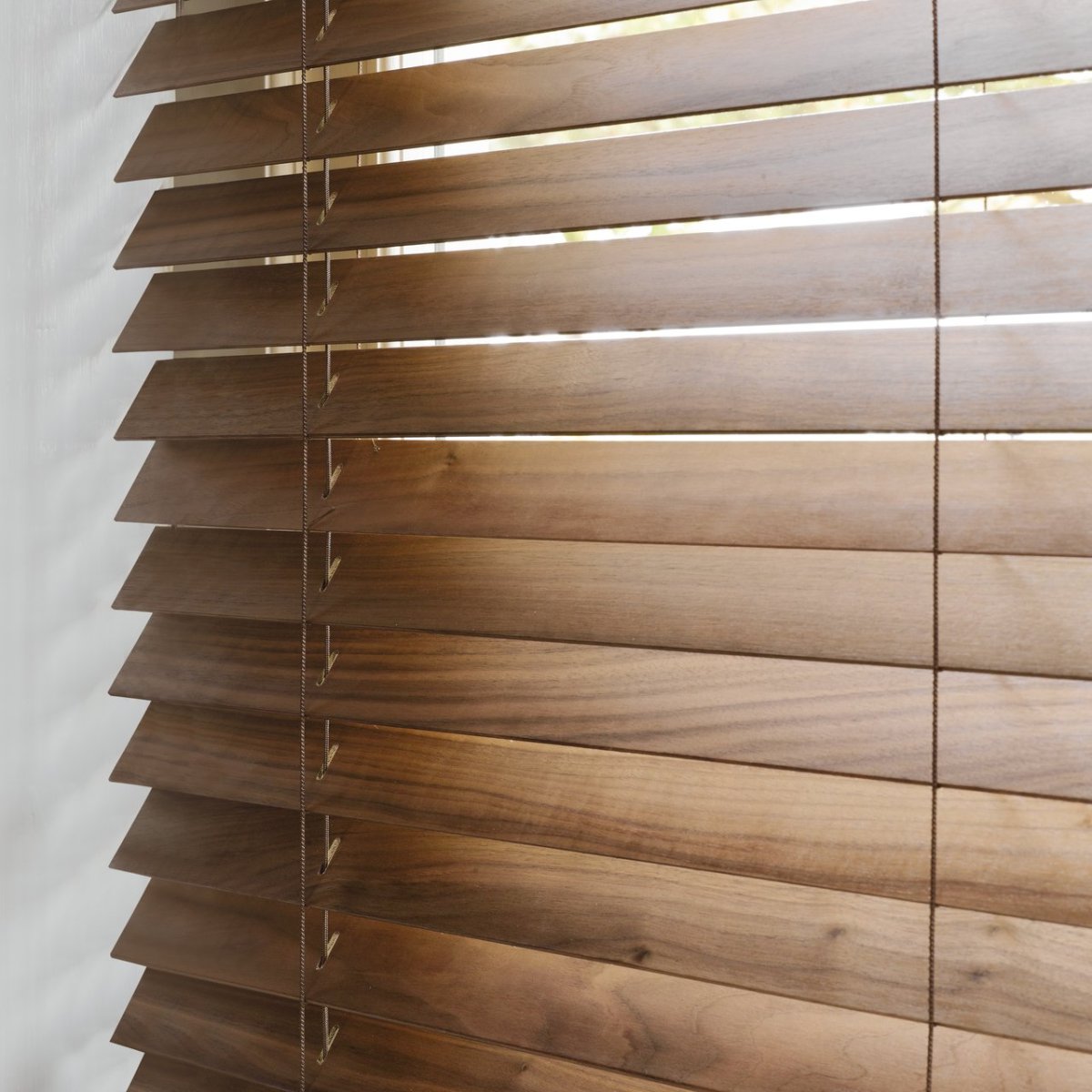 Деревянные жалюзи 25 мм