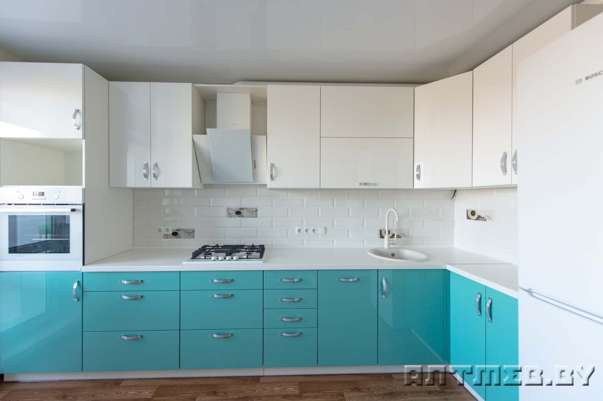 Кухня белый верх бирюзовый низ