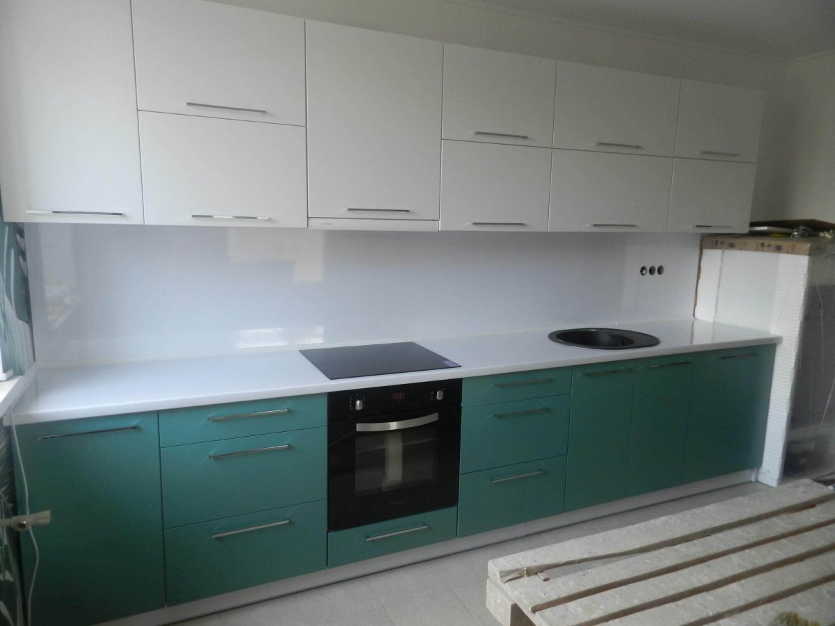 Кухня зеленая супермат