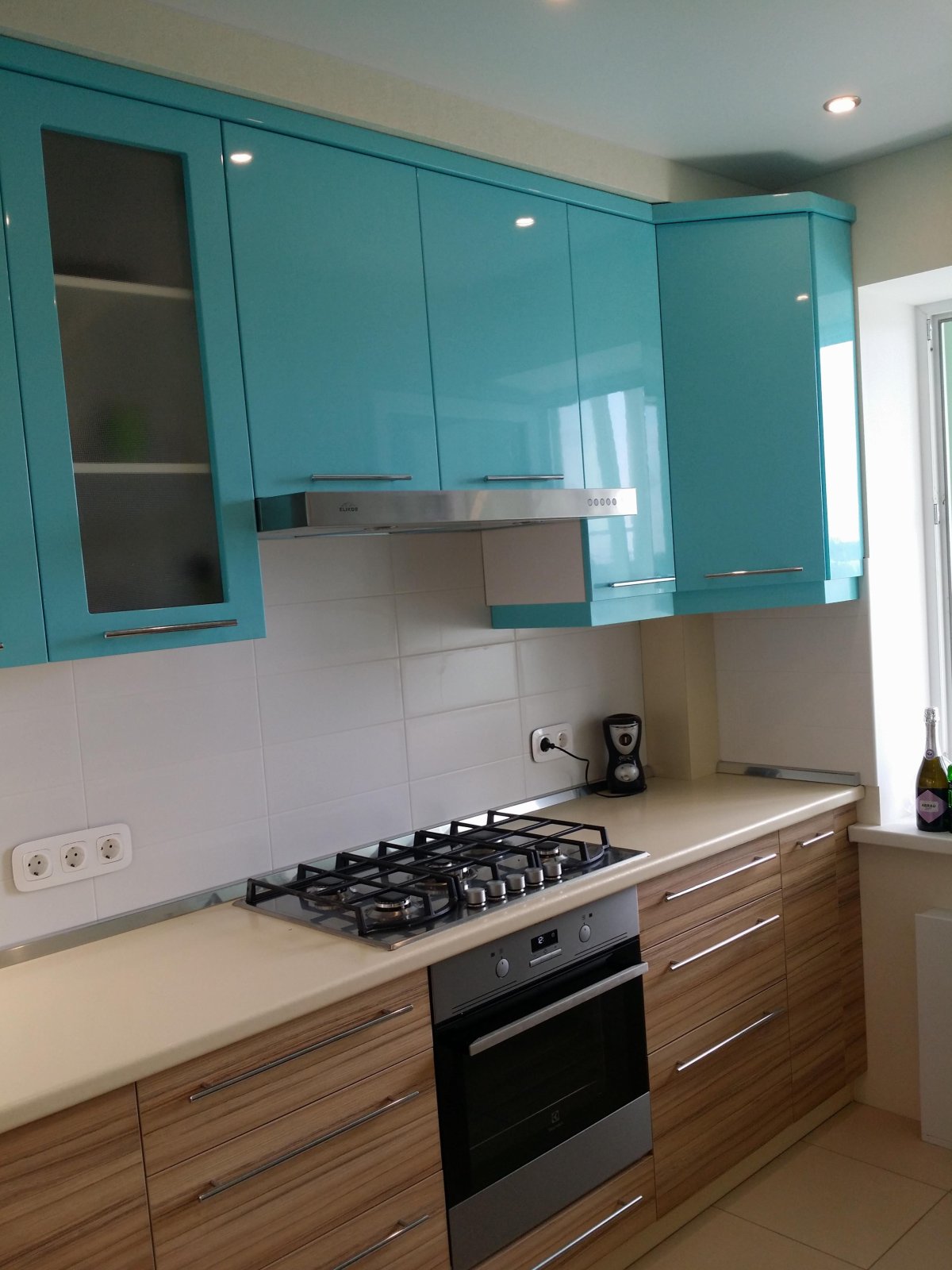 Бирюзовый кухонный гарнитур