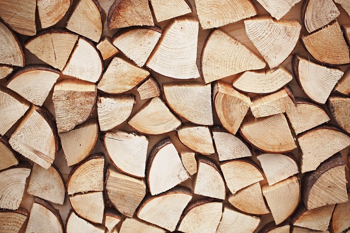 Поленница для дров в интерьере