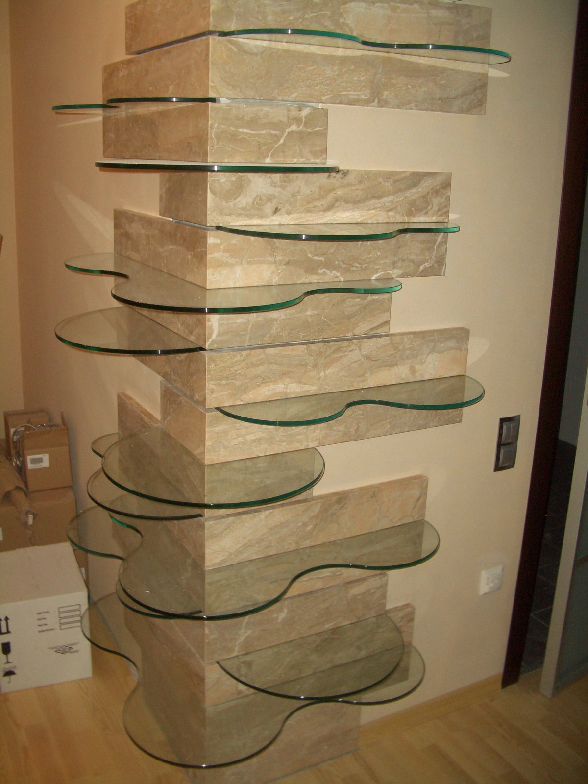 Полка угловая белая