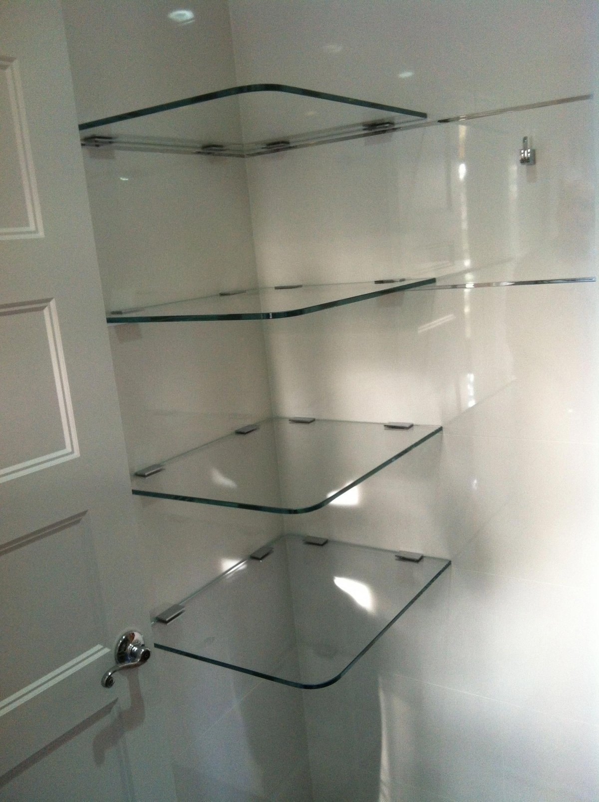 Угловые полки из стекла