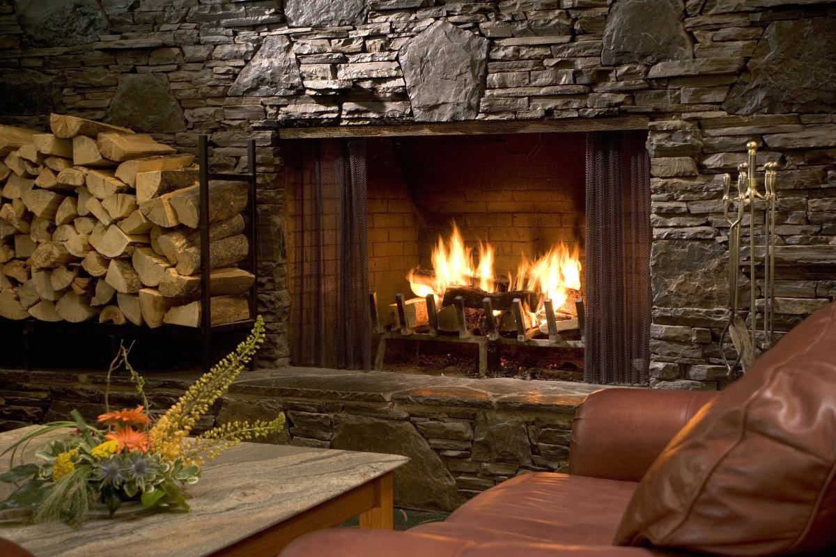 Камин в эко стиле