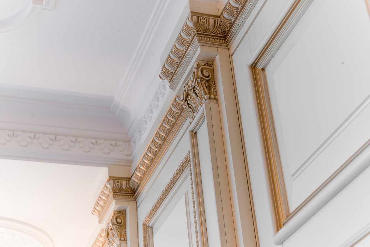 Декоративный потолочный плинтус