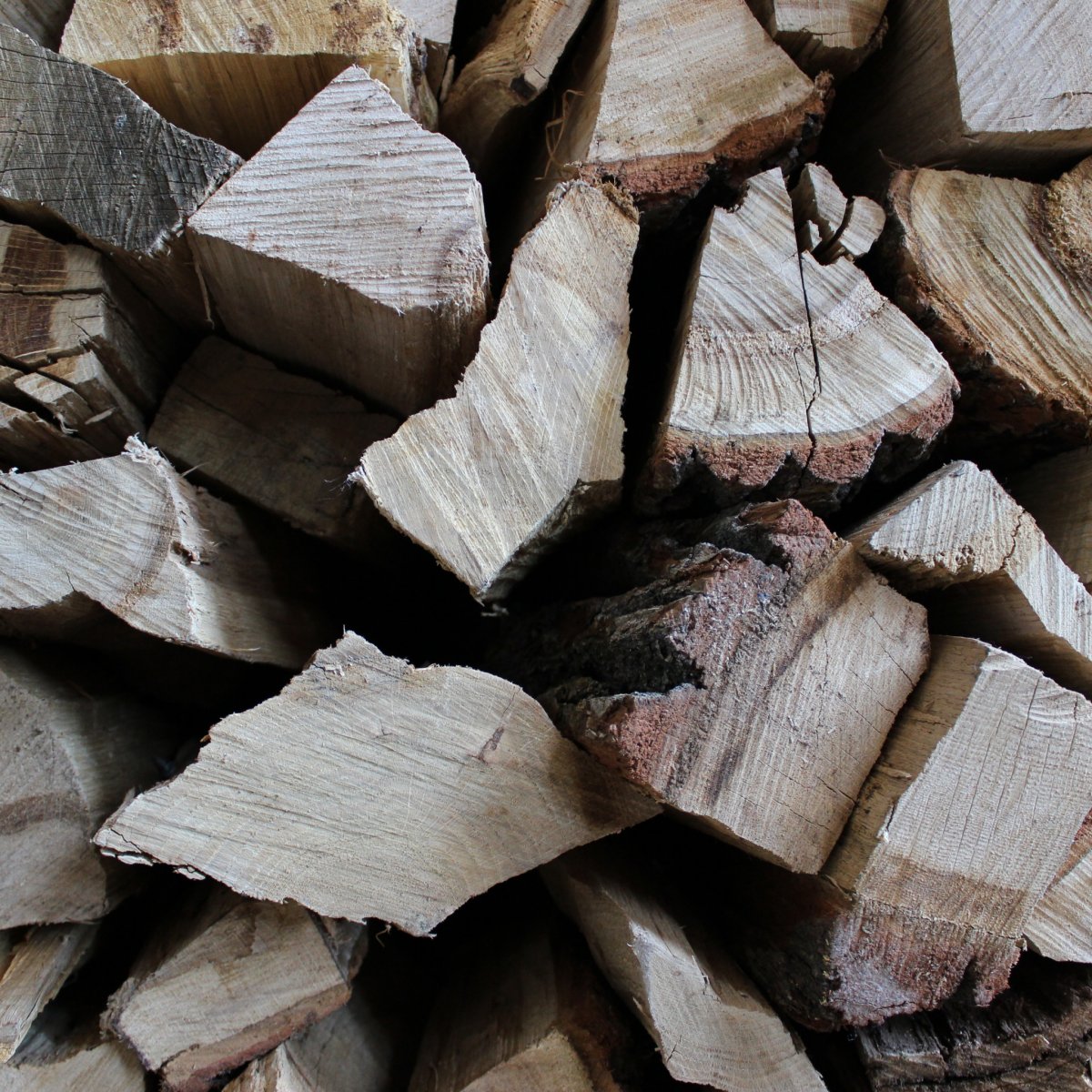 Фальш камин с дровами