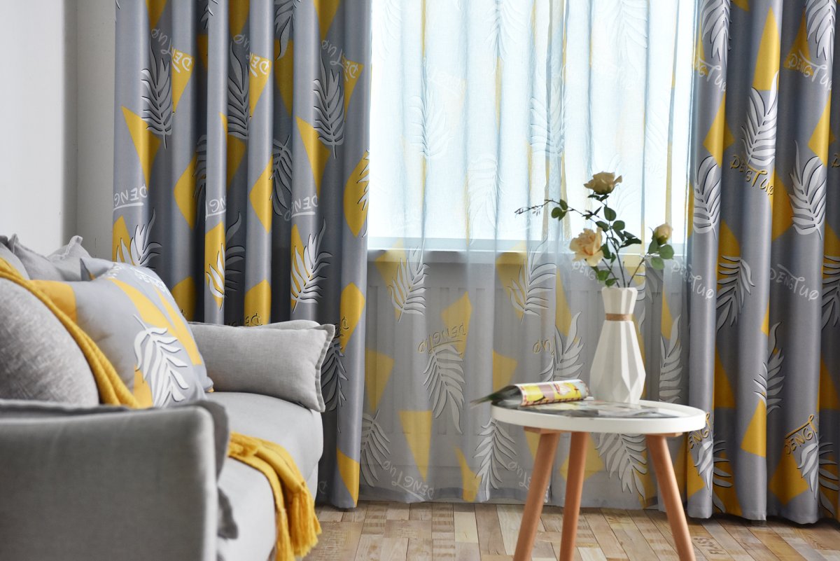 Серо желтые шторы в интерьере
