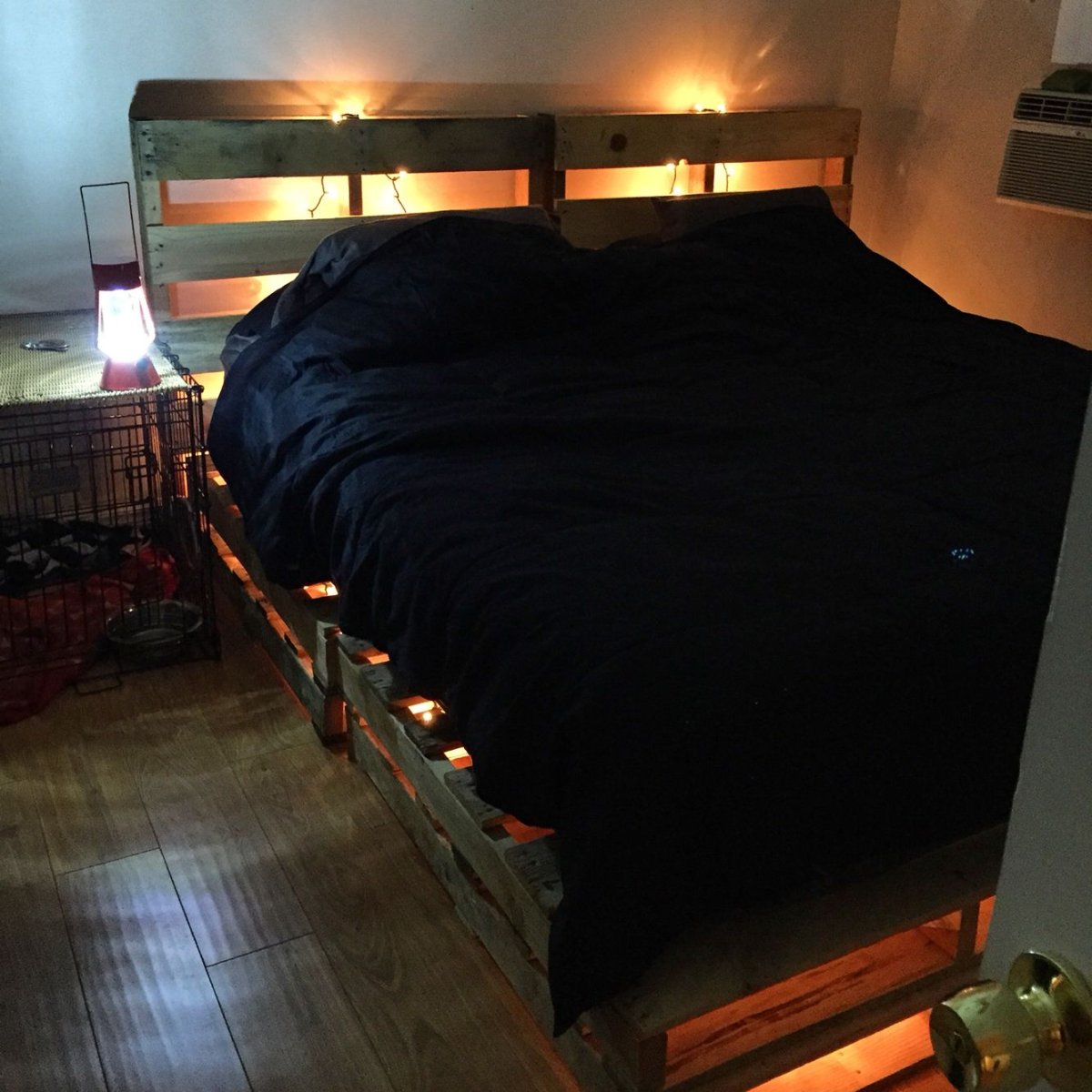 Кровать из паллетов с подсветкой