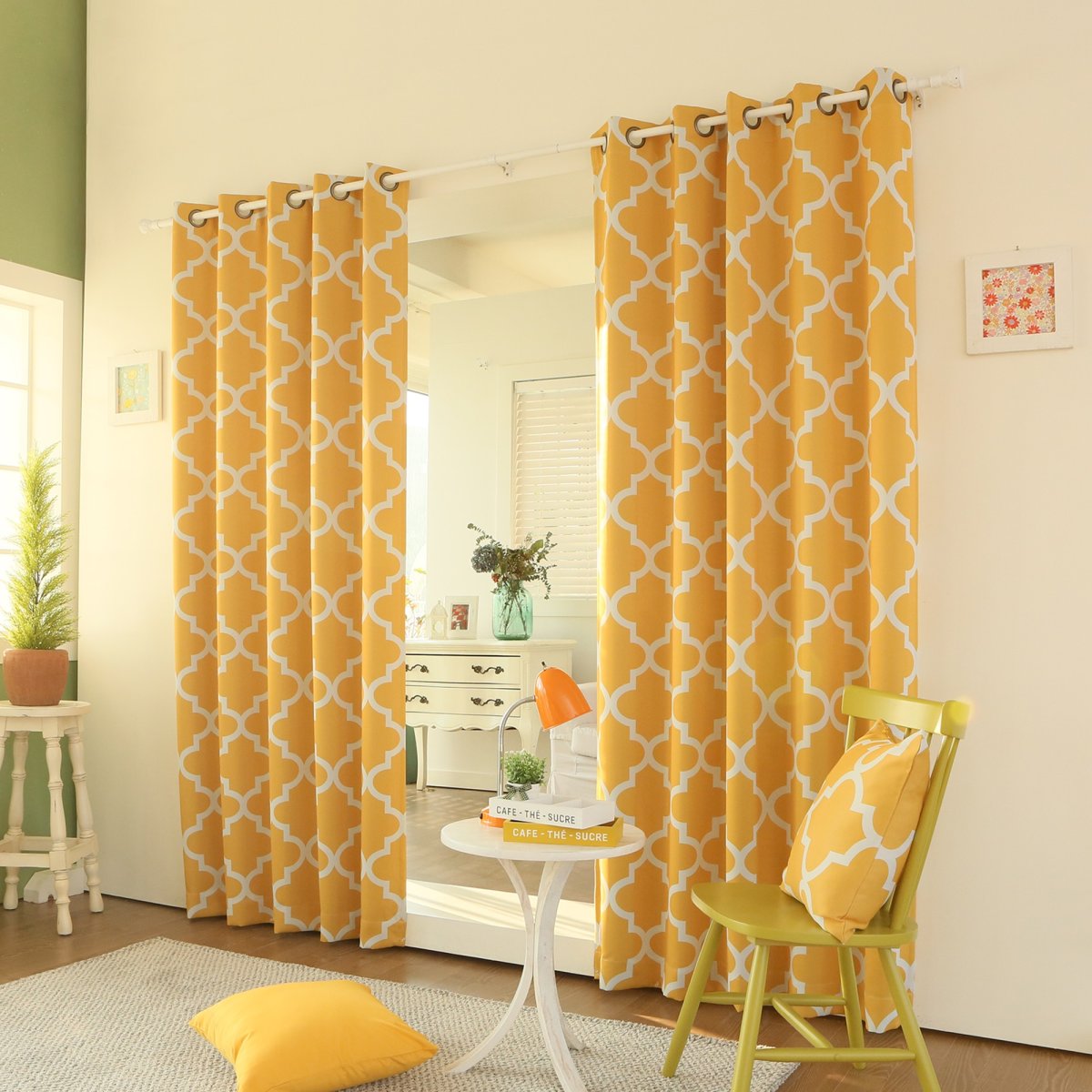 Желтые шторы