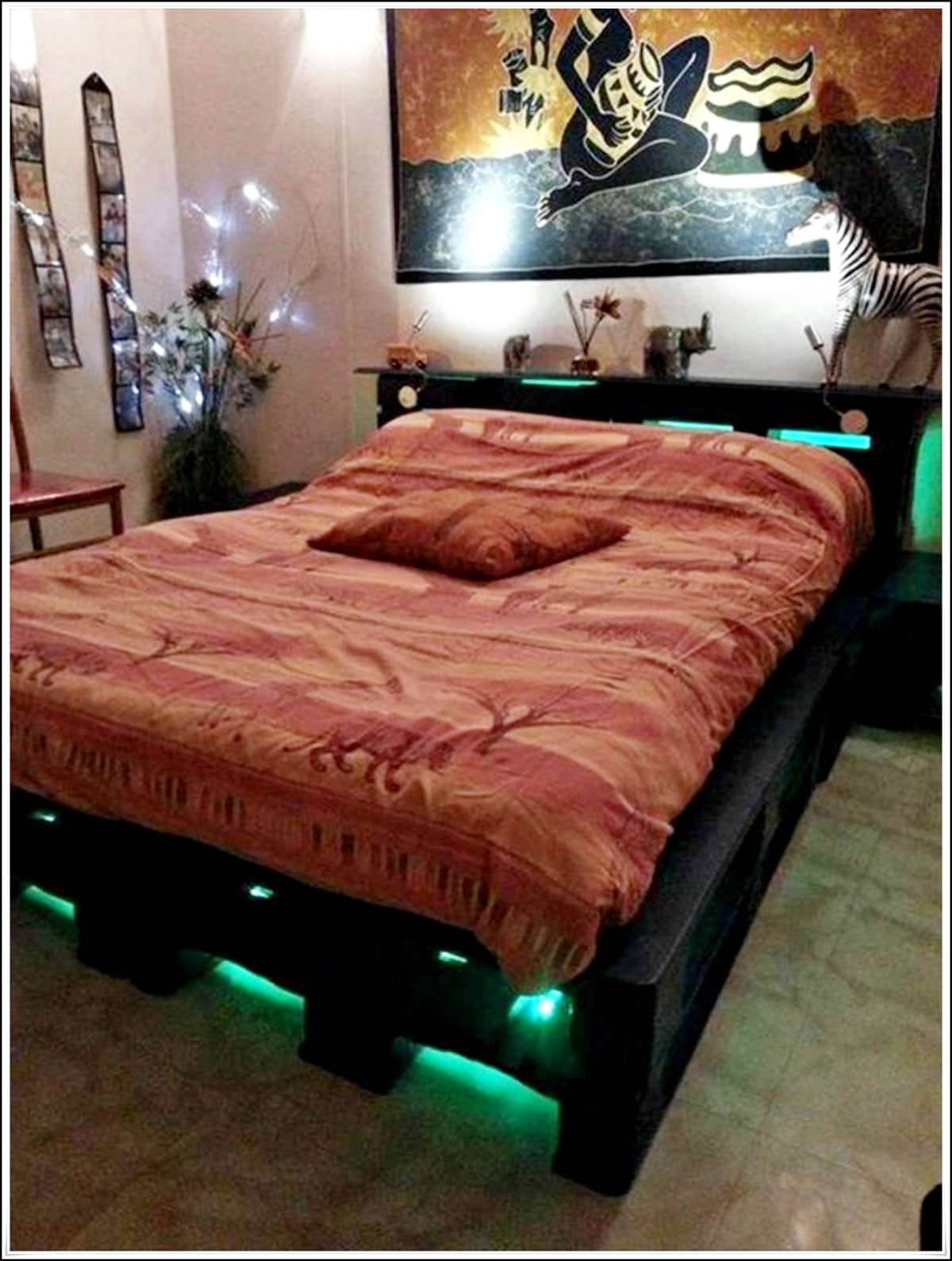 Кровать из европоддонов с подсветкой