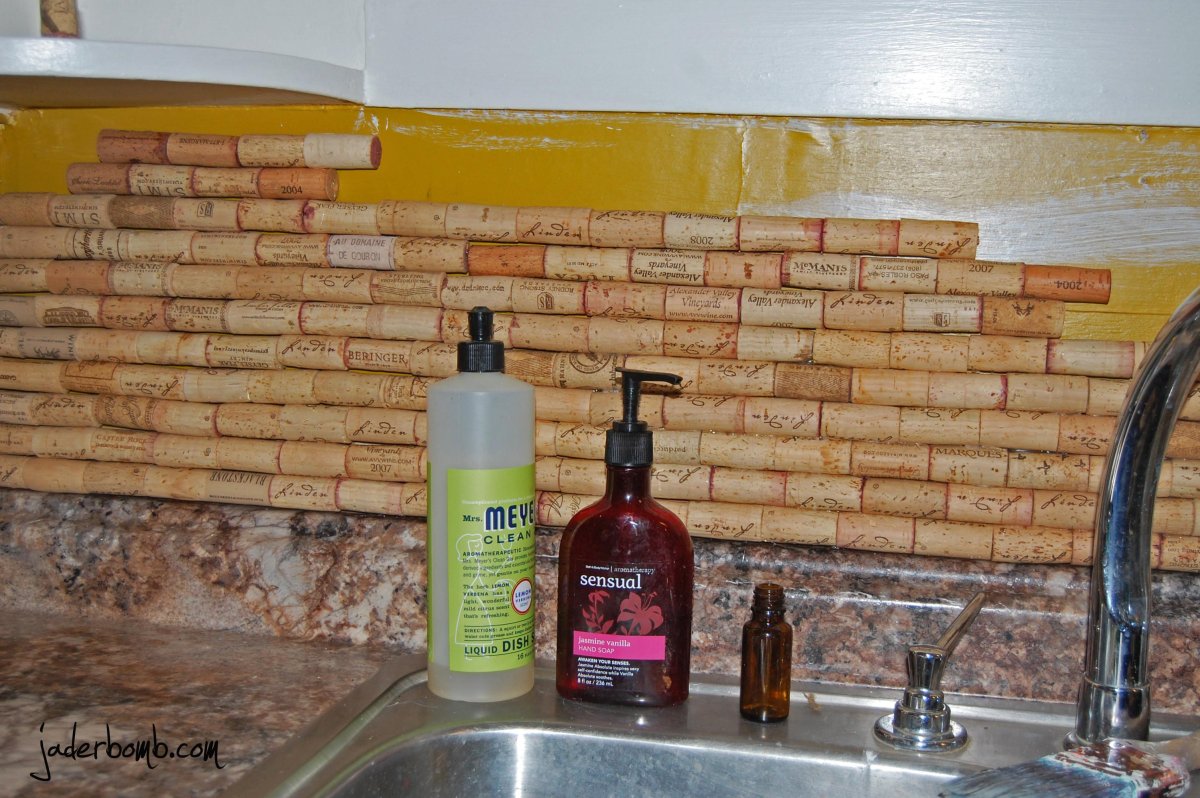 Столешница из пробок от вина