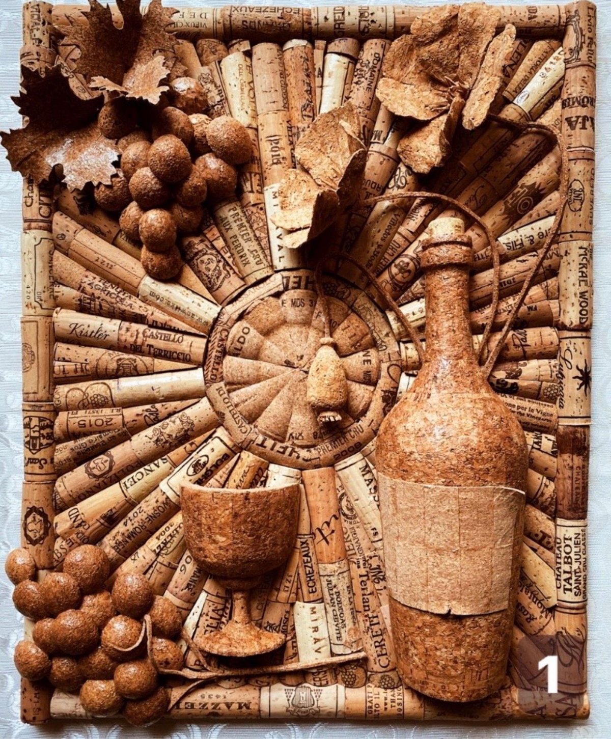 Панно из пробок от шампанского