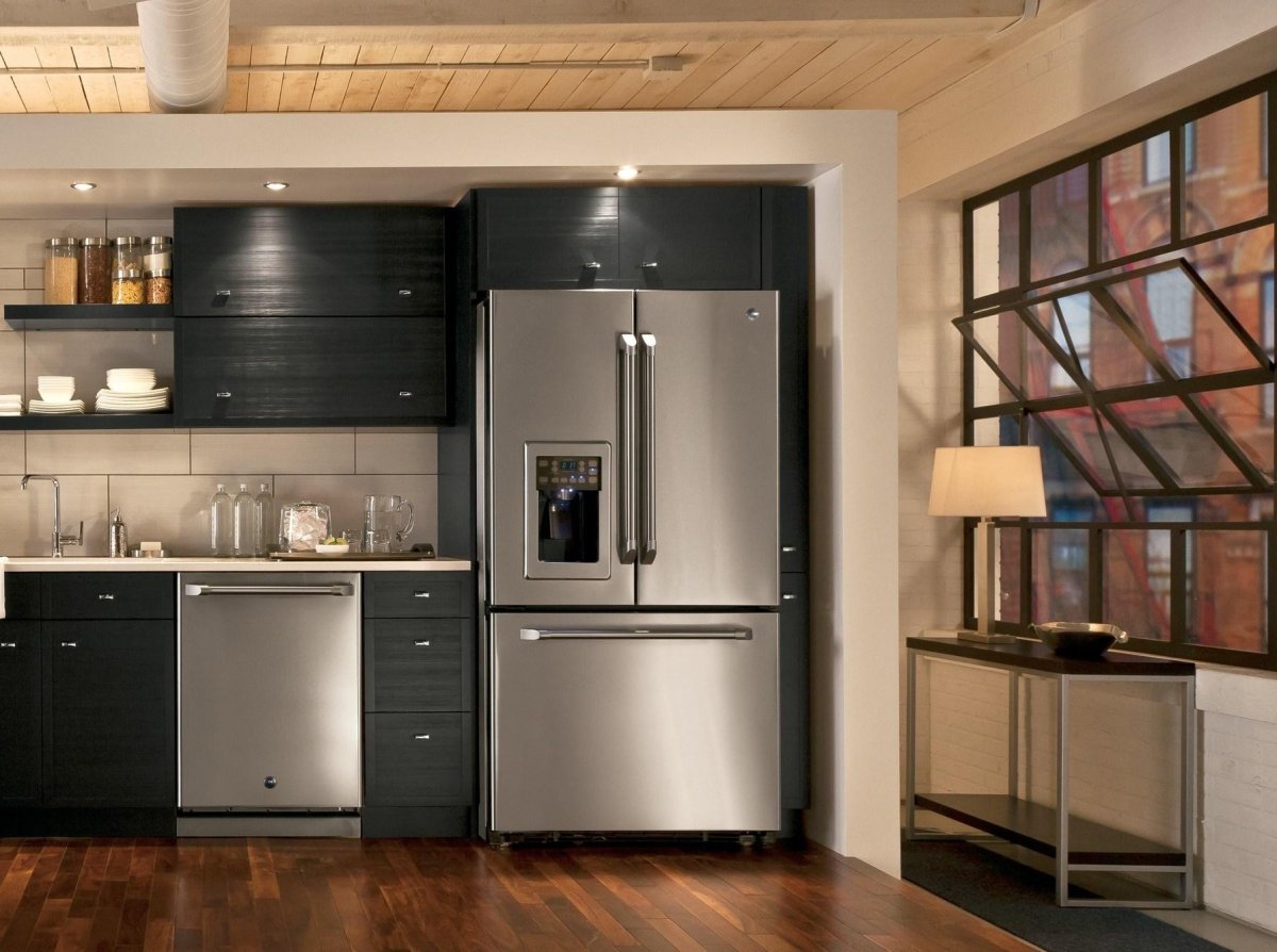 Кухня Минимализм с холодильником