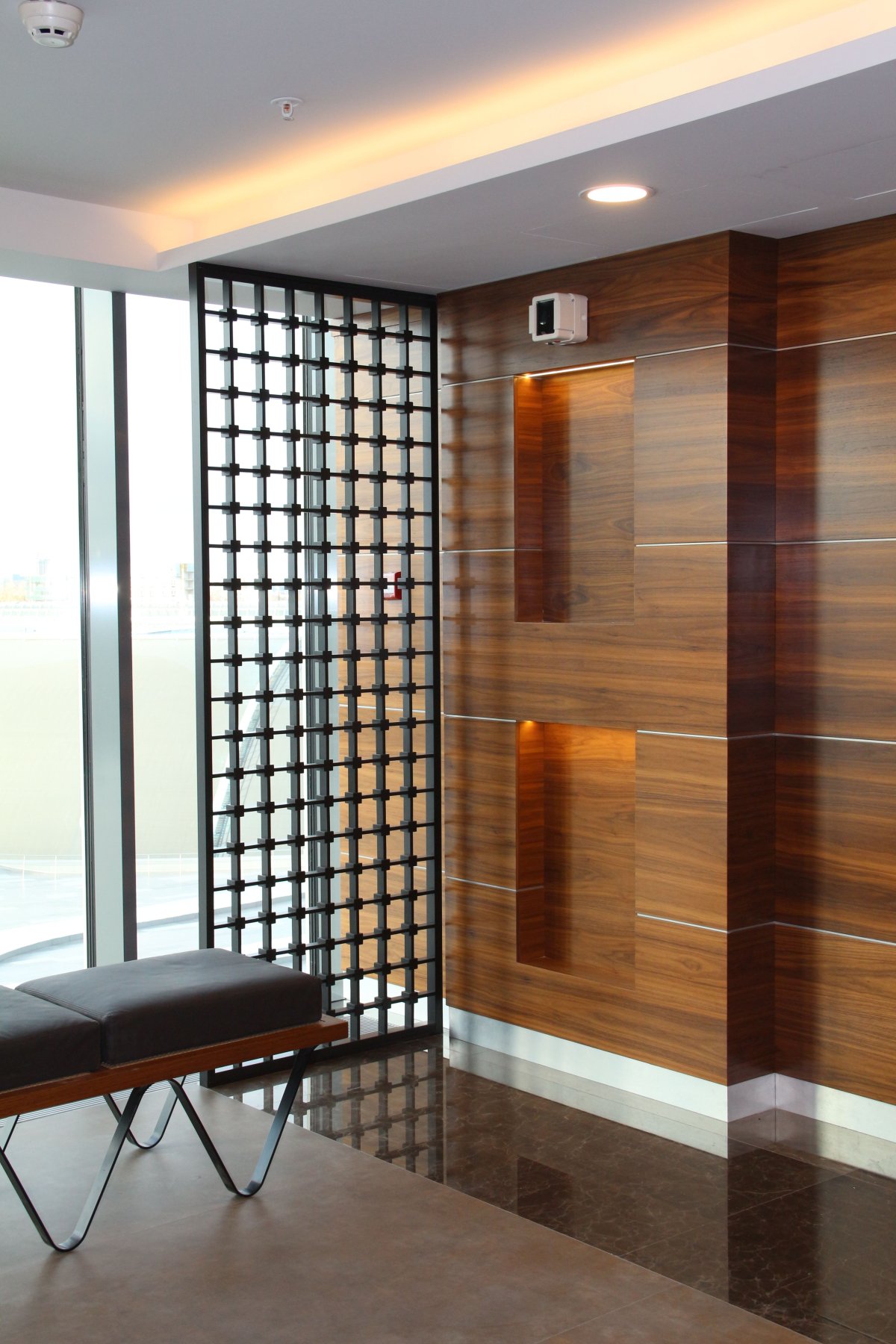 Мистер Дорс шпон