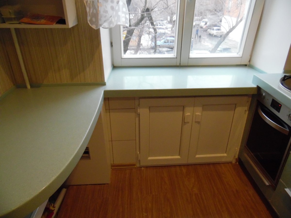 Подоконник на кухне в хрущевке