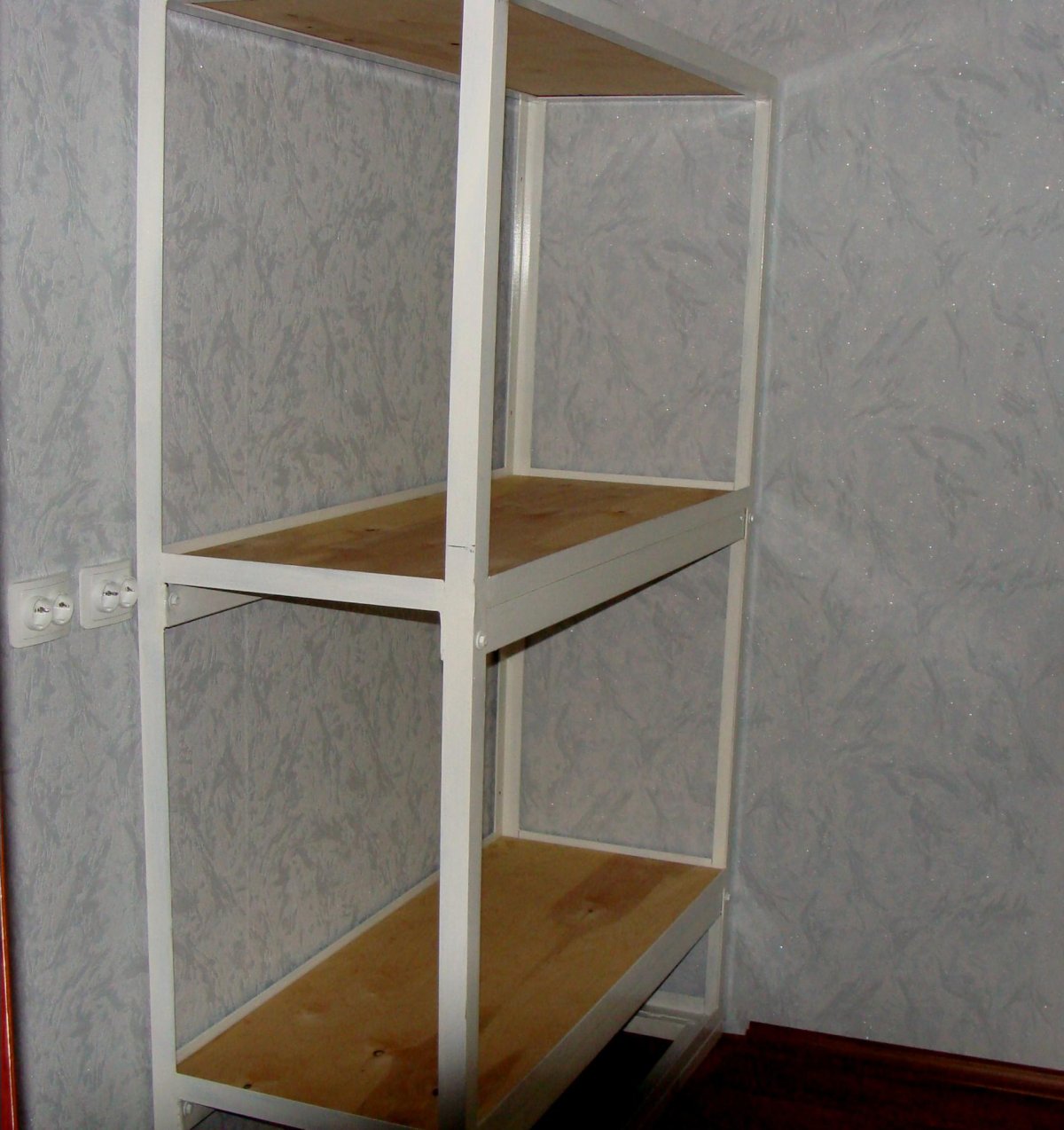 Стеллаж из бруса под аквариумы