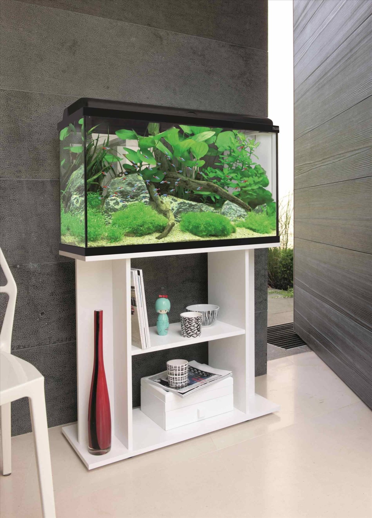 Небольшой аквариум в интерьере